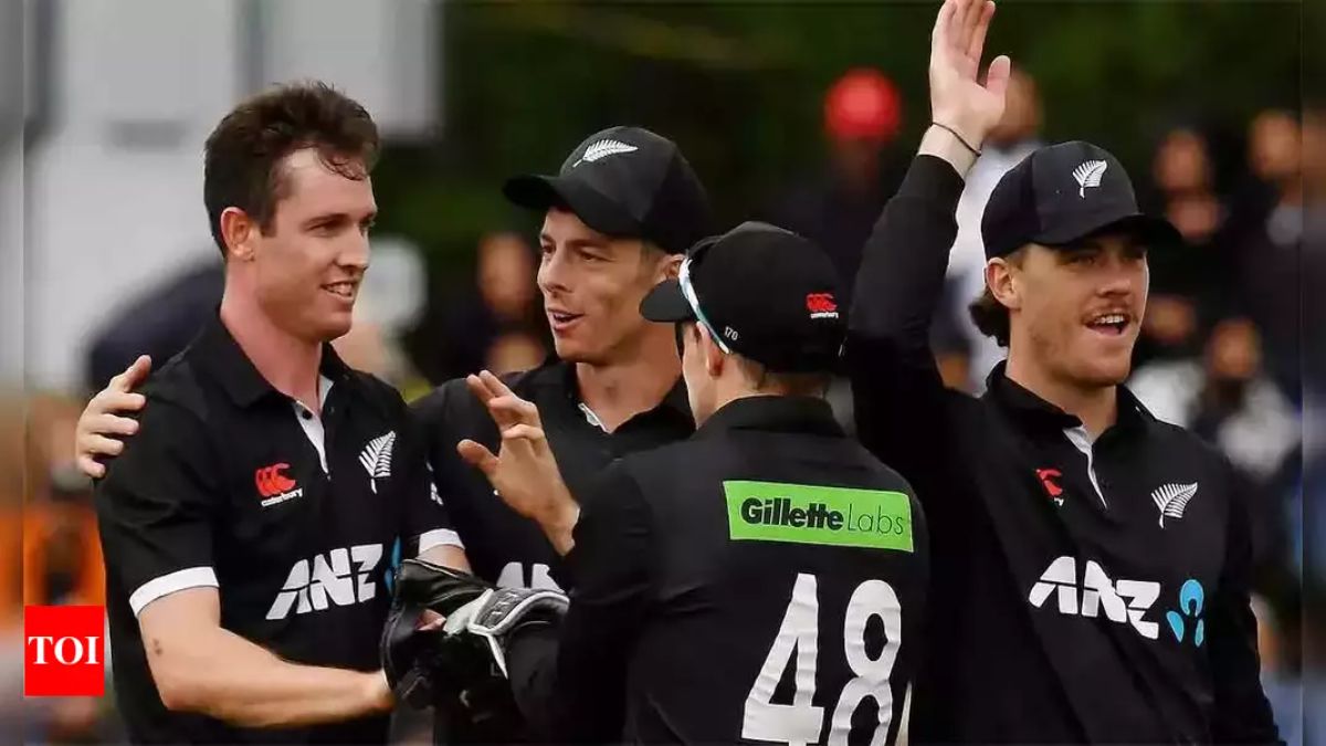 New Zealand bowl out India for 219 in third ODI