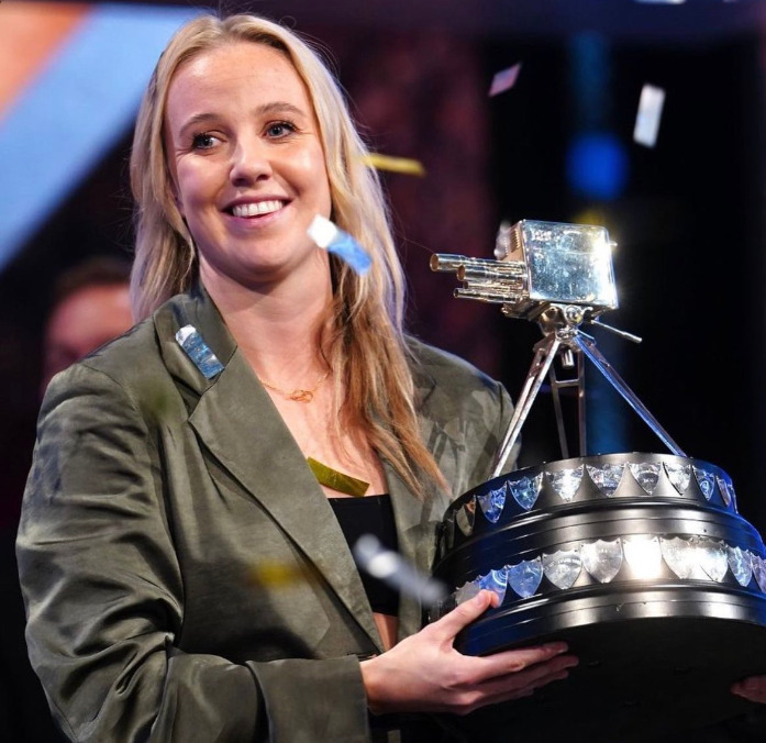 Beth Mead wins BBC Sports Personality of the Year award