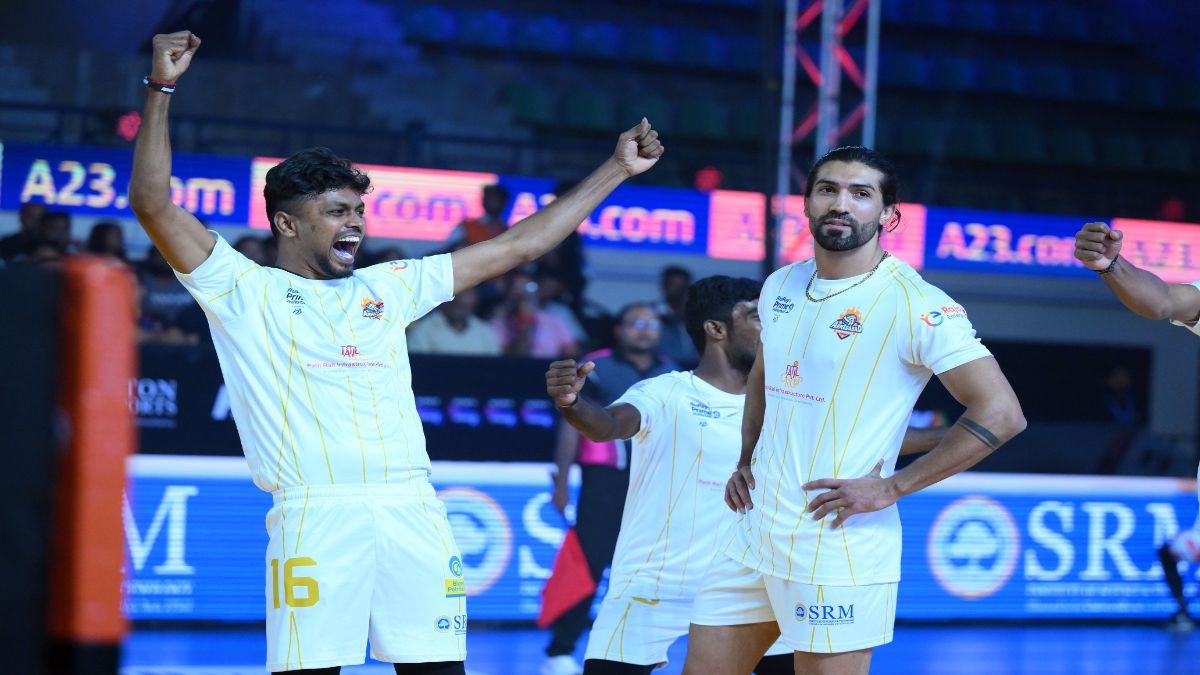 Ahmedabad Defenders Mumbai Meteors