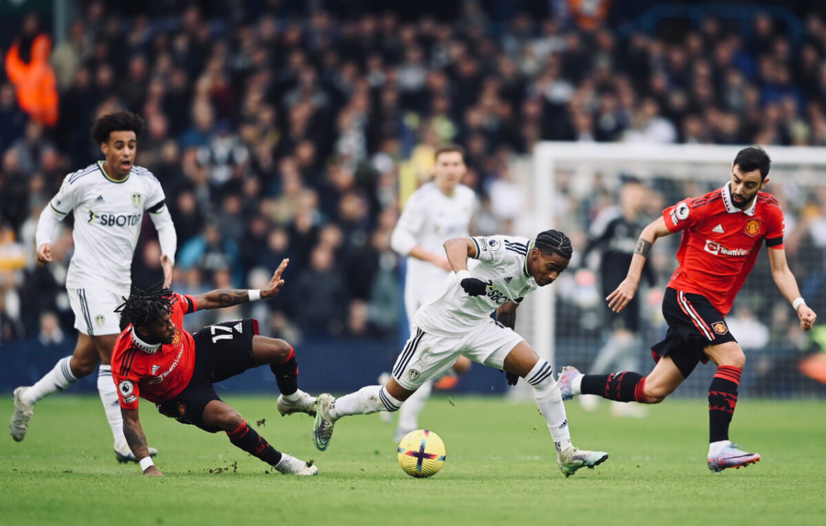 Manchester United defeated Leeds United 2-0 at Elland Road