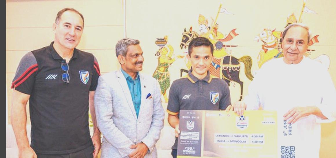 Chhetri hands over first Intercontinental Cup ticket to Odisha CM