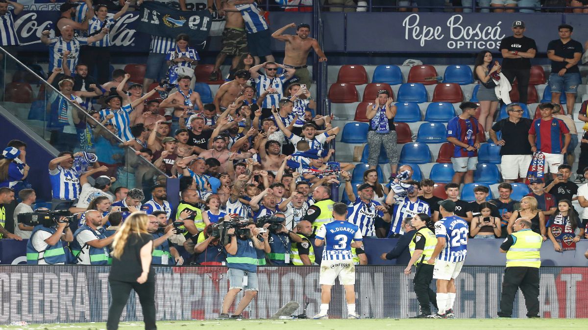 Deportivo_Alaves_Celebrations_2_dd0e1f994e-1 Granada CF, UD Las Palmas, and Deportivo Alavés: Everything you need to know about the clubs promoted to LaLiga Santander