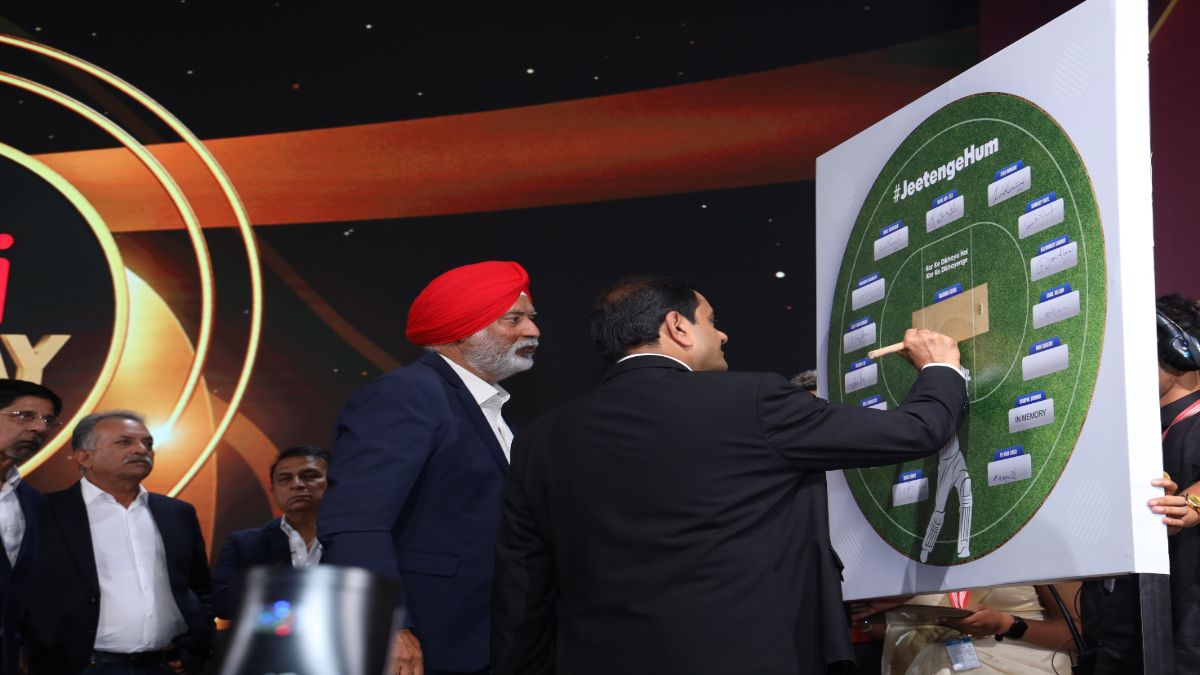 Mr-Gautam-Adani-and-team-of-1983Kickstarting-JeetengeHum-Campaign-1-1 Adani Group initiates 'Jeetenge Hum' campaign for the 2023 Cricket World Cup