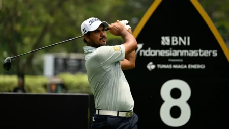 golf-hi--gaganjit-bhullar-a-lead-of-seven-shots--1700312438-450x253 Homepage Hindi