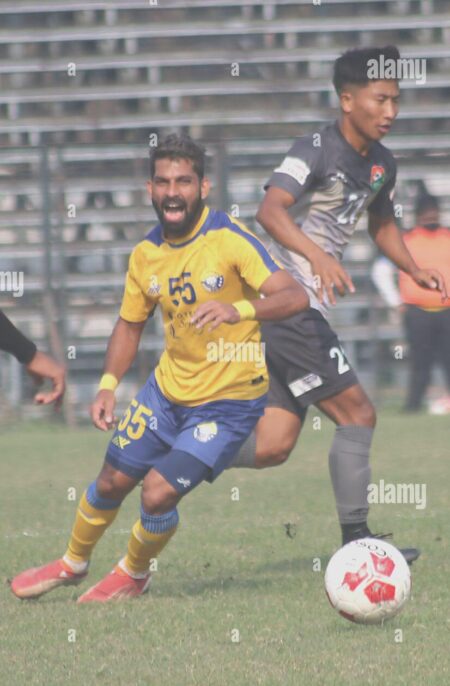 football-hi--deccan-fc-in-second-place-after-goalless-draw-with-real-kashmir--1701954034-450x686 Homepage Hindi