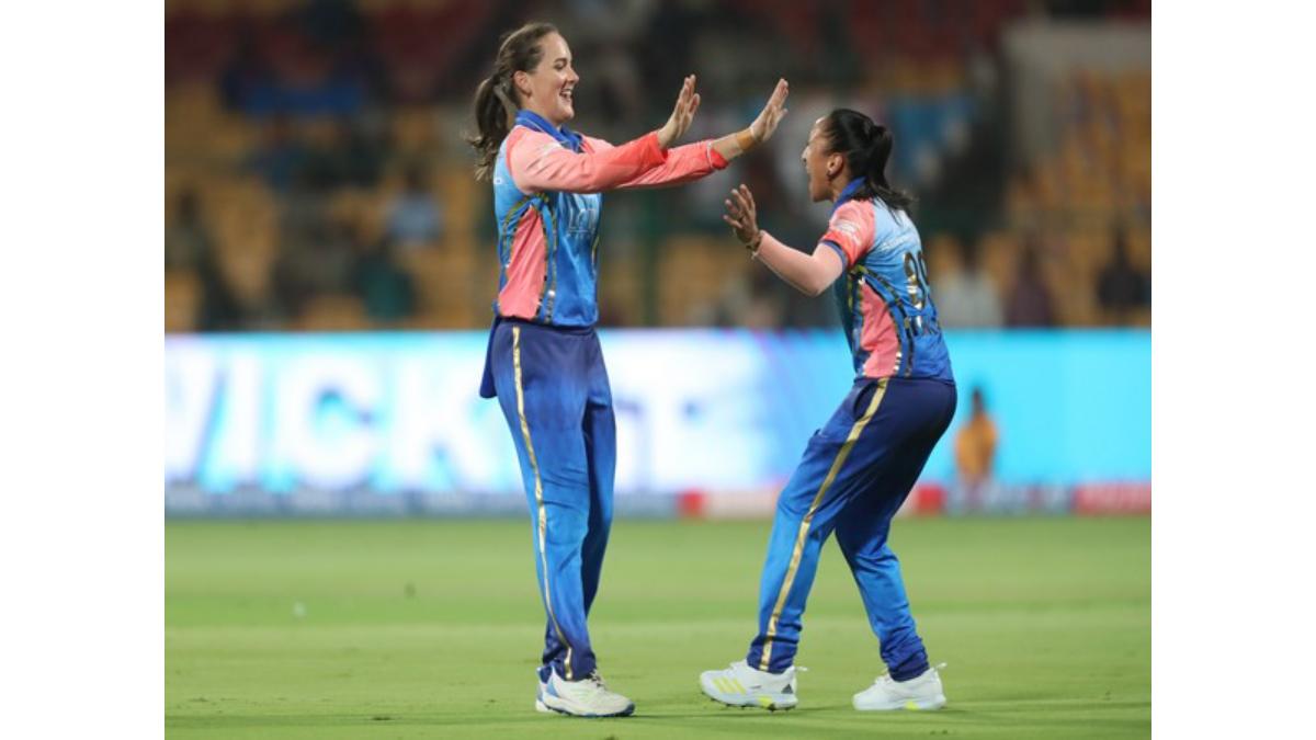 Amelia Kerr Leads Mumbai Indians to Exciting 5-Wicket Victory