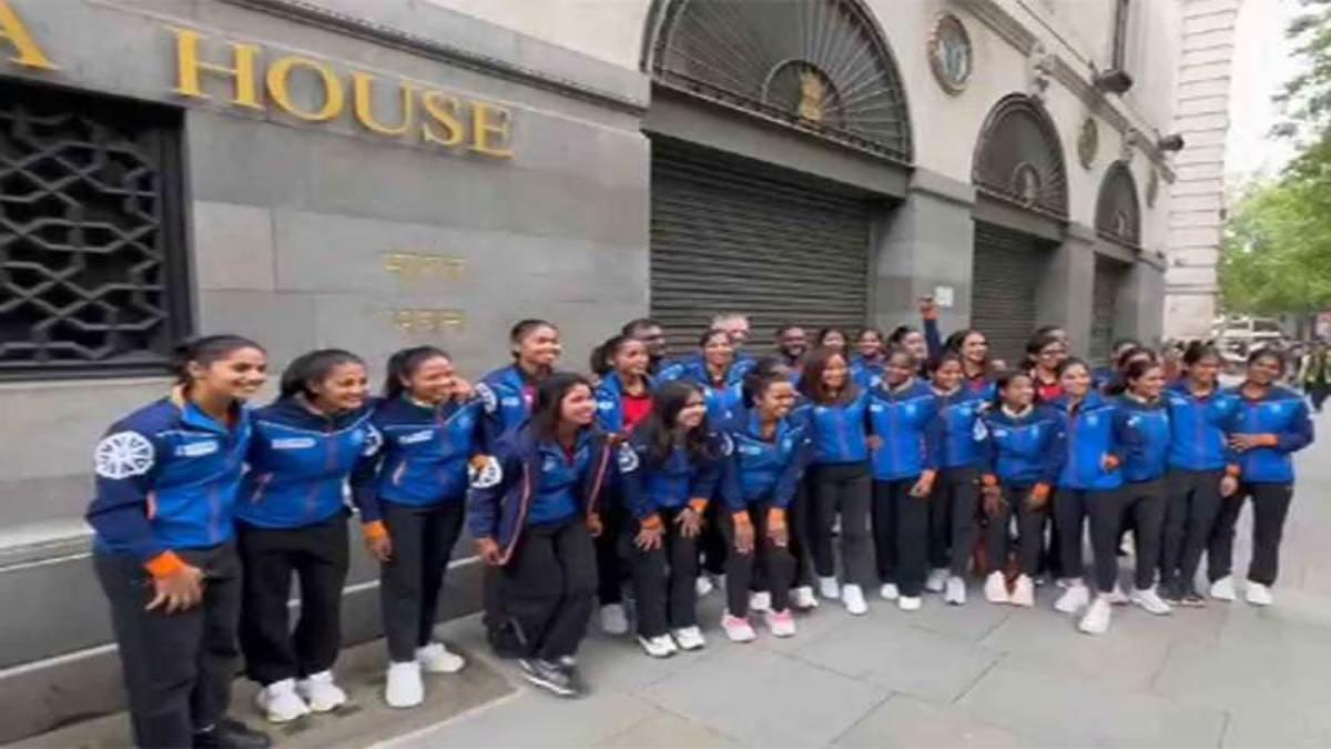 Indian women’s hockey team gets rousing welcome in London