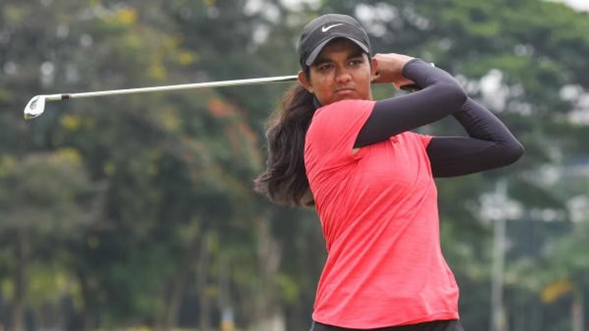 Vidhatri Urs fires 1-under, takes lead on her pro debut in WPGT